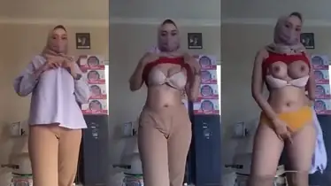 Bokep Mahasiswi Pap Toket Buat Pacar poster
