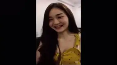 Live Show 81 Cewek Bohay Ngangkang Colmek Squirt Muncrat poster