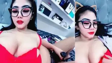 Sandra VCS Indo Nenen Gede Elus Memek Basah Ngangkang poster
